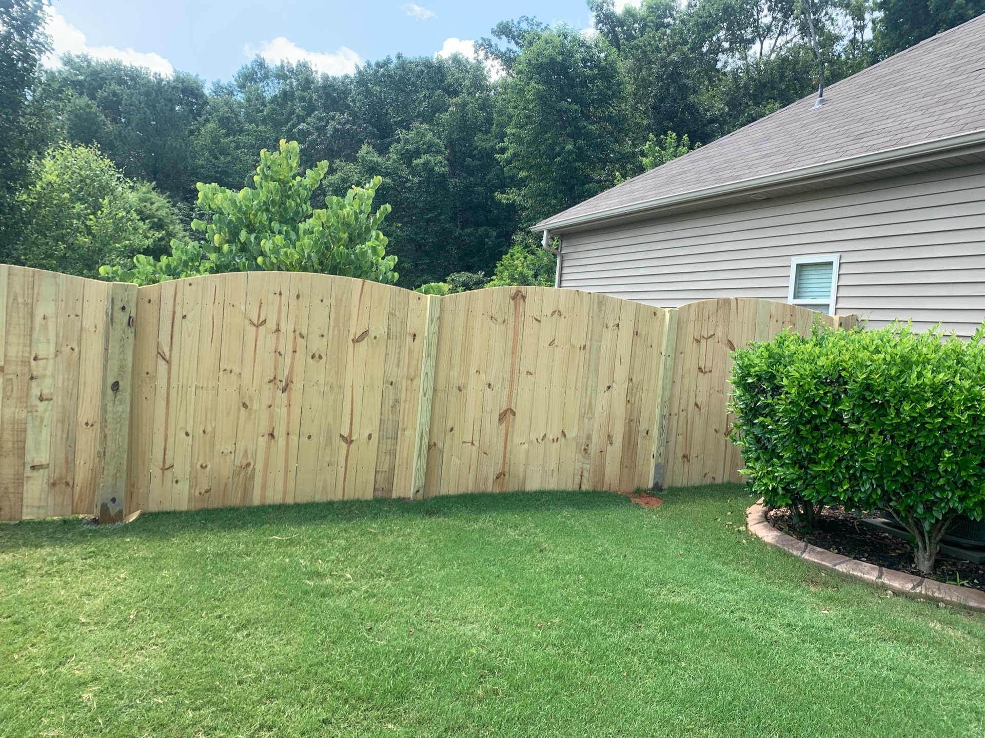 Scalloped top privacy fence builders