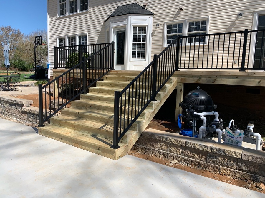 Pine deck with aluminum railing