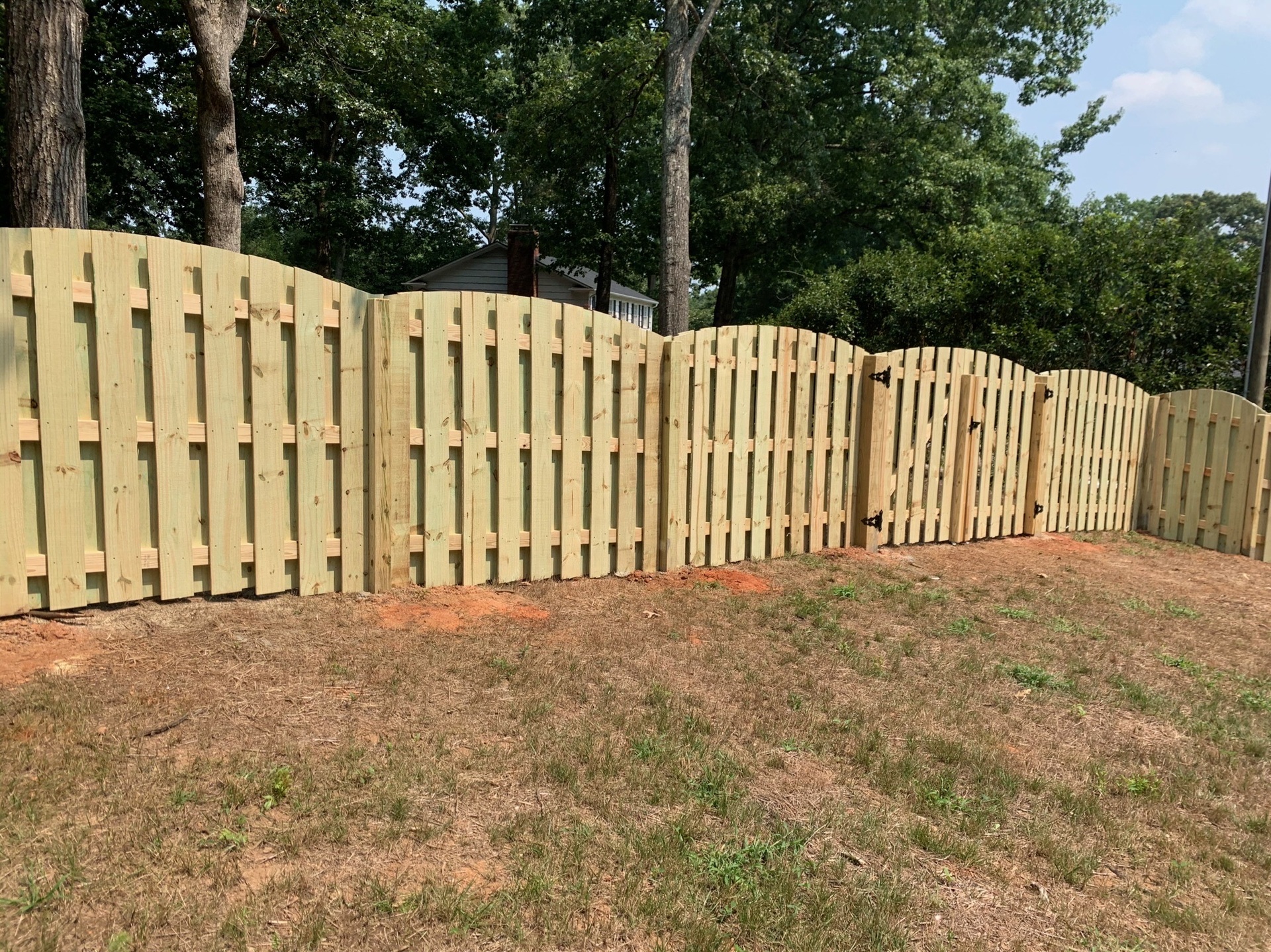 Scalloped top shadowbox fence builders