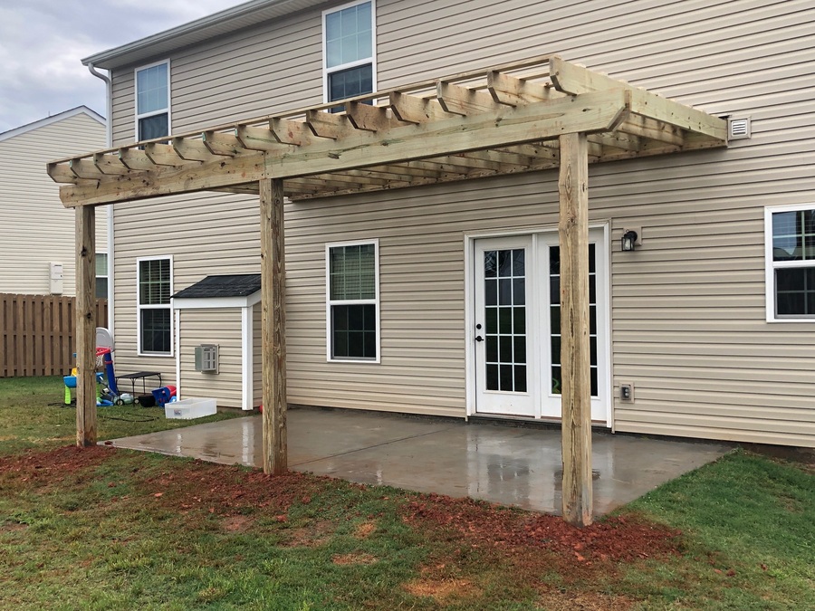 custom backyard pergola builders